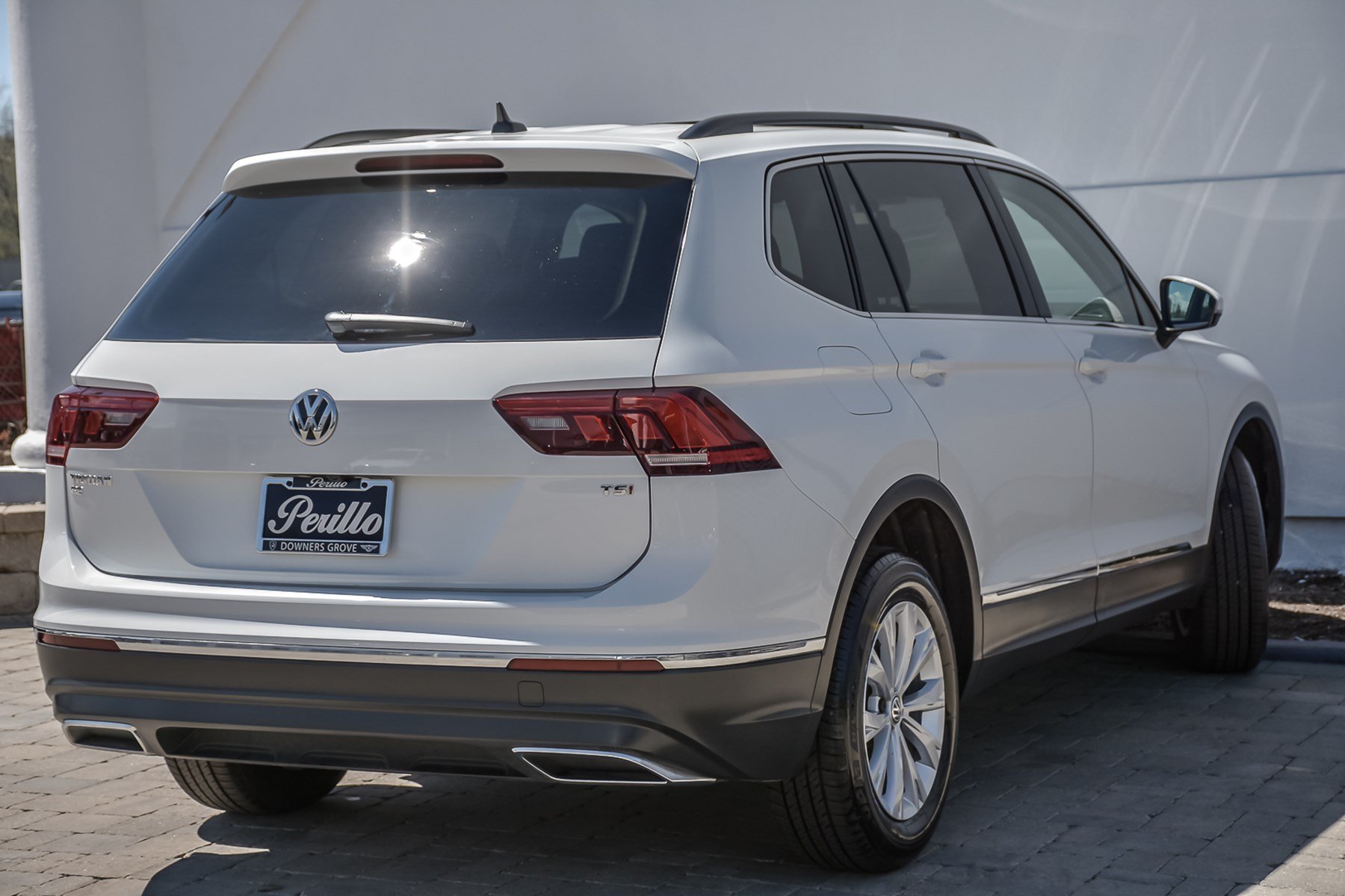 Pre-Owned 2018 Volkswagen Tiguan SE w/3rd Row Sport Utility in Downers ...